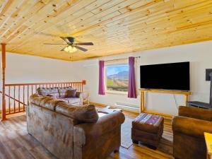 Gallery image of Yellowstone Treasure Retreat in Sphinx