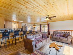 Gallery image of Yellowstone Treasure Retreat in Sphinx +61 photos