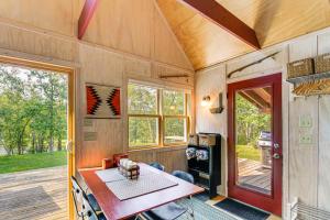 Gambar di galeri bagi Riverside Retreat in Crosby Pet Friendly! di Crosby