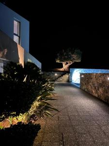 Fotografie z fotogalerie ubytování Luxury Villa Pluto Stunning Mountain Views v destinaci Ora