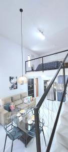 a living room with a table and a couch at Loft espaçoso e confortável in Três Marias