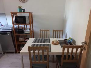 Una cocina o cocineta en Apartma Vita