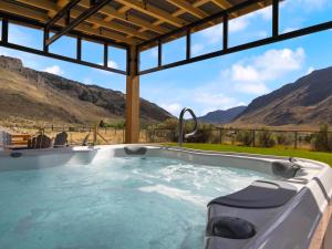 Gallery image of Yellowstone Treasure Retreat in Sphinx