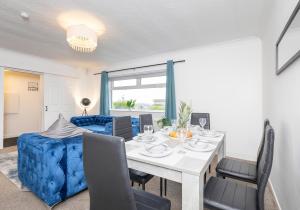 Khu vực ghế ngồi tại Mossneuk House by Klass Living Coatbridge