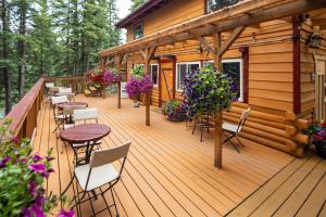 Ein Balkon oder eine Terrasse in der Unterkunft Denali Crow's Nest Cabins