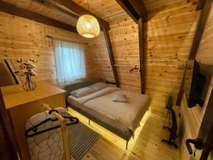 TV a/nebo společenská místnost v ubytování PeaksView Chalets