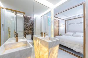 A bed or beds in a room at Vivendos - TR17 - Roca Chica