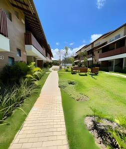 a walkway in front of a building at Imóvel Novo, 4 Quartos, Ar Condicionado em todos ambientes - Cond. Fechado - Guarajuba-BA in Camaçari