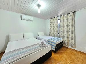 Katil atau katil-katil dalam bilik di Casa Familiar Espaço Amplo com churrasqueira