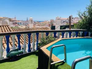 a balcony with a swimming pool and a fence at Villa 2BDR with sea view, private pool in Albufeira