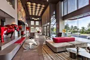 Predel za sedenje v nastanitvi Radisson RED Danang