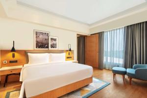 Katil atau katil-katil dalam bilik di Radisson Hotel Vrindavan