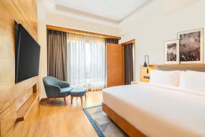 Katil atau katil-katil dalam bilik di Radisson Hotel Vrindavan