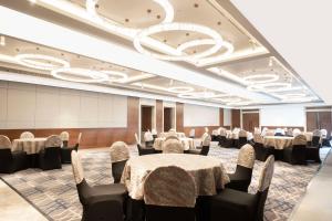 Restoran atau tempat lain untuk makan di Radisson Hotel Vrindavan