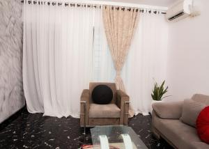 Area soggiorno di Skyrock Hotels Ikeja