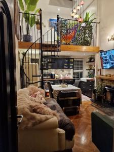 Ruang duduk di Trinity Cottage 2 bed with mezzanine