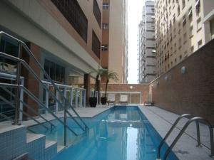a swimming pool in the middle of a building at Unique (Ex-Estanconfor) veja o mar do apto 703 in Santos