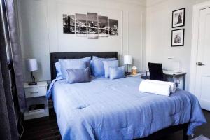 "Top Location, Cozy Stay in The Heights!"客房内的一张或多张床位