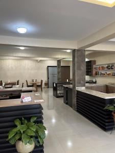 Kuchyň nebo kuchyňský kout v ubytování Darling Hotel Ciudad del Este