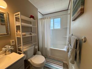 Ένα μπάνιο στο Affordable Sauble Beach Getaway +40 φωτογραφίες