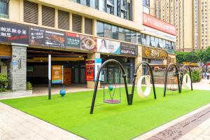 Wuyu Hotel - Chongqing Jiangbei Airport & Light Rail的儿童游玩区