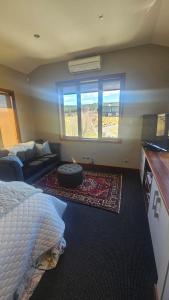 Cucina o angolo cottura di Studio Nestled in Ridgecrest