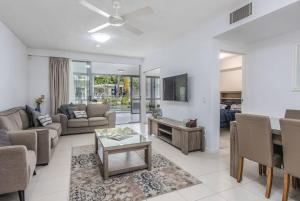 Χώρος καθιστικού στο Serene 3 Bedroom Poolside Retreat at Drift