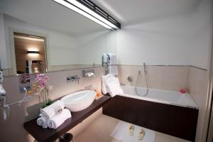 A bathroom at AS Hotel Limbiate Fiera