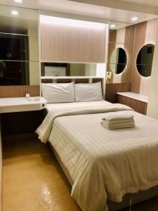 Postel nebo postele na pokoji v ubytování PARADISE HOTEL