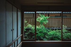 京都市にあるそわか Sowakaの窓から庭園の景色を望めます。 +37枚の写真