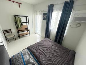 Voodi või voodid majutusasutuse Royal Oceancrest Mactan - Resort type Condominium Unit 0215B toas