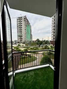 Rõdu või terrass majutusasutuses Royal Oceancrest Mactan - Resort type Condominium Unit 0215B