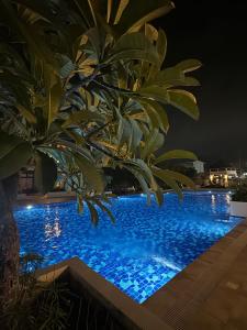Bazén v ubytování Royal Oceancrest Mactan - Resort type Condominium Unit 0215B nebo v jeho okolí