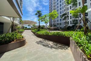 Сад в Great Deal and Homey 2BR Tokyo Riverside PIK 2 Apartment By Travelio