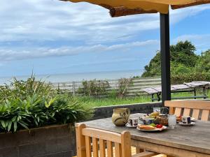 a table with food on it with a view of the ocean at はたご屋ちゅうべ in Taki