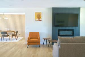 Χώρος καθιστικού στο PalmDeLuxe - Villa with private Pool, Golf and Mountain views