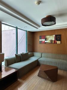 Posezení v ubytování Studio One Condominium, Alabang - Bluu - Fiber Wi-Fi, Netflix-ready