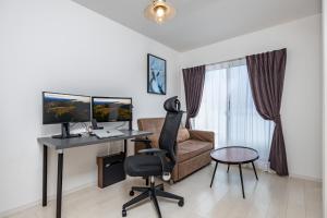 大阪市にあるFDSエイムのリビングルーム(デスク、椅子付)