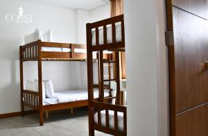 Postel nebo postele na pokoji v ubytování Coast Wise Hotel Dumaguete