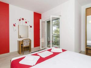 Fotografie z fotogalerie ubytování Apartments Matu ko Mljet - One Bedroom Apartment with Balcony and Sea View v destinaci Saplunara