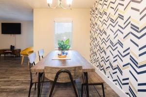 Φωτογραφία από το άλμπουμ του Walk to ATT-Free Parking-Min to attractions-Modern στο Άρλινγκτον