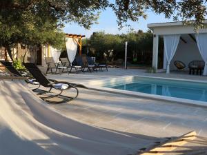 Bazén v ubytování Stone Villa Olea-Three Bedroom Villa with Pool nebo v jeho okolí