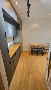 Una cocina o cocineta en Sololaki Apartment N8 4 fotos más