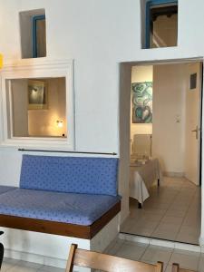 Posezení v ubytování Neoclassical apartment, Central Chora Andros