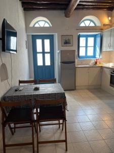 Kuchyň nebo kuchyňský kout v ubytování Neoclassical apartment, Central Chora Andros