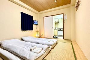 Llit o llits en una habitació de 201号室花園町,萩之茶屋駅步行2分専用バスルームアクセス便利
