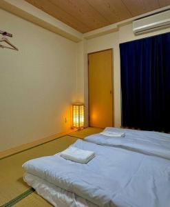 Llit o llits en una habitació de 201号室花園町,萩之茶屋駅步行2分専用バスルームアクセス便利