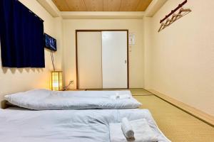Llit o llits en una habitació de 201号室花園町,萩之茶屋駅步行2分専用バスルームアクセス便利