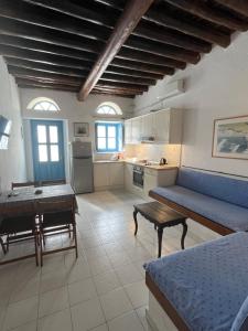 Kuchyň nebo kuchyňský kout v ubytování Neoclassical apartment, Central Chora Andros