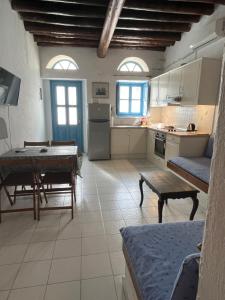 Kuchyň nebo kuchyňský kout v ubytování Neoclassical apartment, Central Chora Andros